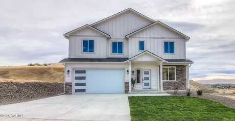 409 N 89th Ave, Yakima, WA 98908
