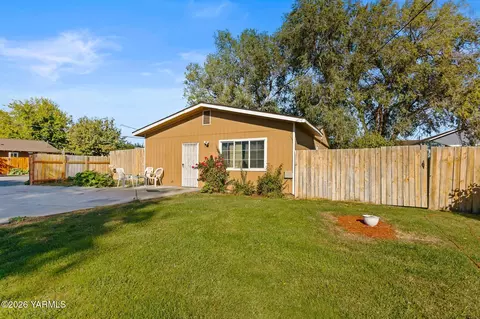 1609 S 14th St, Yakima, WA 98901