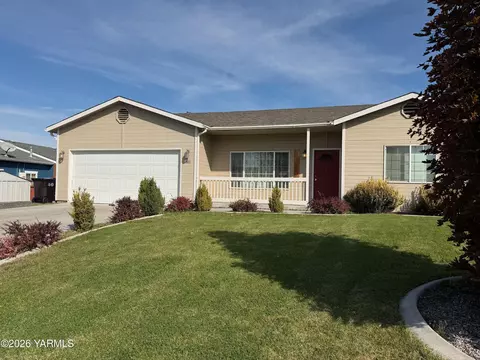 403 S 90th Ave, Yakima, WA 98908