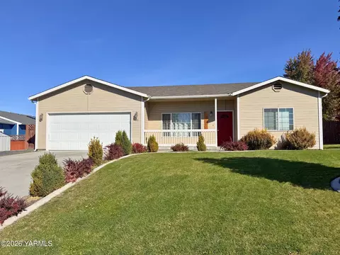403 S 90th Ave, Yakima, WA 98908