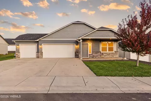 Exterior - 509 Stuart St, Moxee, WA 98936 photo 3 of 5