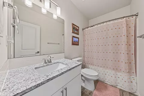 Bath - 509 Stuart St, Moxee, WA 98936 photo 2 of 3