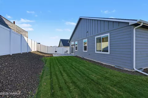 Exterior - 509 Stuart St, Moxee, WA 98936 photo 5 of 5