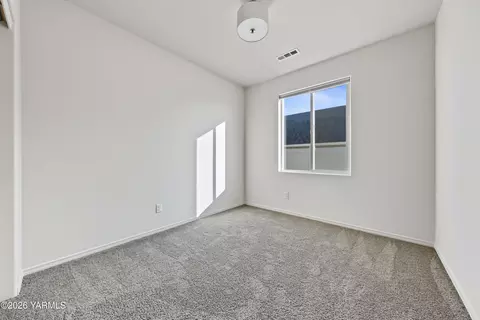 Bedroom - 509 Stuart St, Moxee, WA 98936 photo 3 of 5
