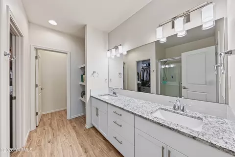 Bath - 509 Stuart St, Moxee, WA 98936 photo 1 of 3