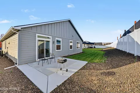 Exterior - 509 Stuart St, Moxee, WA 98936 photo 4 of 5