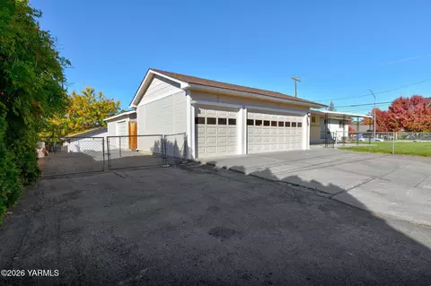 608 S 71st Ave, Yakima, WA 98908