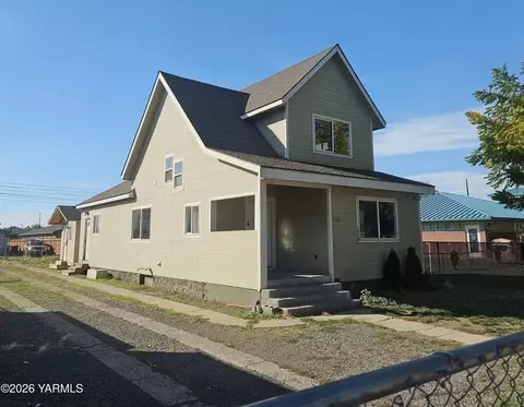 506 N 3rd St, Yakima, WA 98901