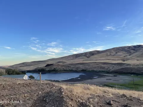16145 N Wenas Rd, Selah, WA 98942