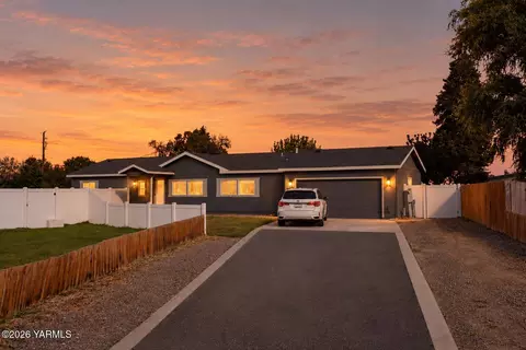 121 Northstone Pkwy, Zillah, WA 98953