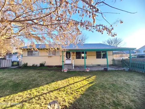 10608 Hackett Rd, Yakima, WA 98903