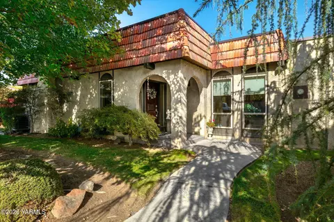 19 Crest Cir #19, Yakima, WA 98908