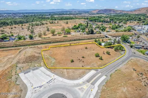 Nka Hartford Rd, Yakima, WA 98901