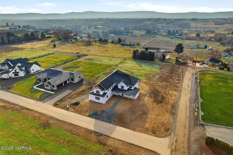 659 Friedline Rd, Yakima, WA 98908
