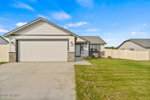 118 Bitters Lp Lp, Grandview, WA 98930