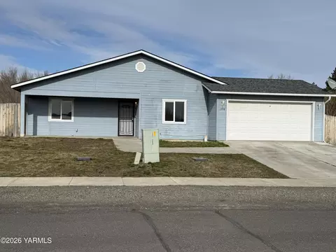 1398 Ashbrooks Way, Tieton, WA 98947