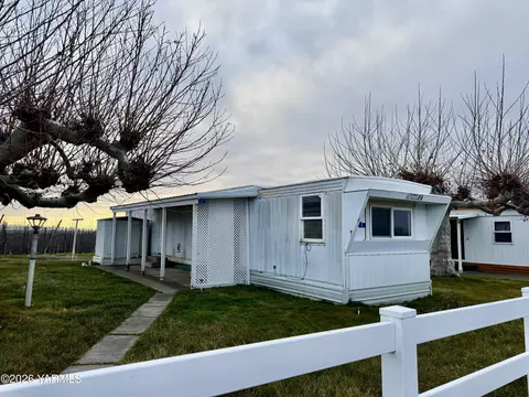 141 Carolinda Ln UNIT I, Wapato, WA 98951