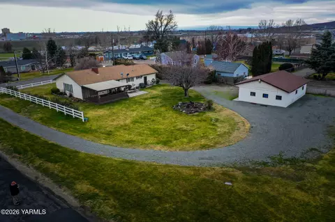 714 S Hill Rd, Sunnyside, WA 98944