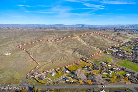 10725 Summitview Rd, Yakima, WA 98908