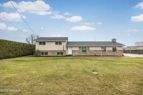 790 E Bonnieview Rd, Grandview, WA 98930