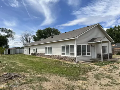 54704 N Evert Rd, Benton City, WA 99320