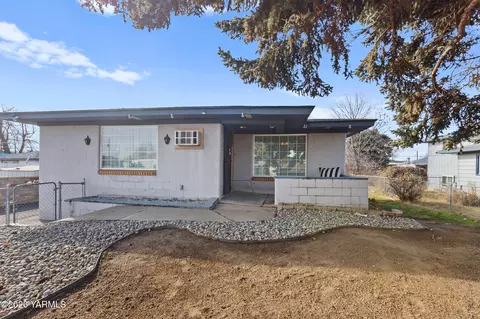 904 N 28th Ave, Yakima, WA 98902