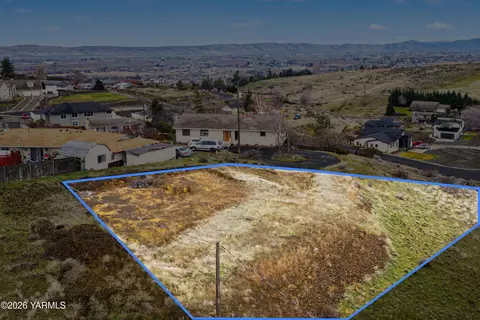 8105 Viewcrest Way, Yakima, WA 98908