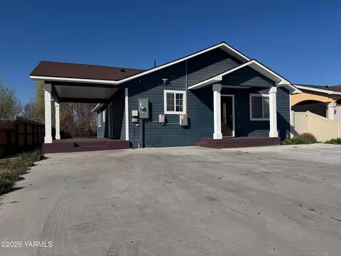 611 Mathew St, Granger, WA 98932