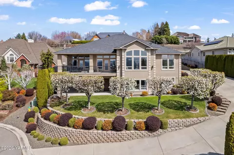 617 N 65th Ave, Yakima, WA 98908