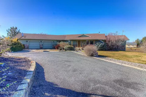 1352 Gilbert Rd, Zillah, WA 98953