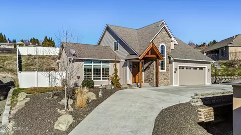 715 N 74th Ave, Yakima, WA 98908