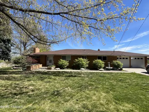 330 Parish Rd, Selah, WA 98942