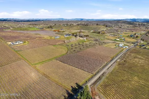 Nka Mize Rd, Yakima, WA 98908