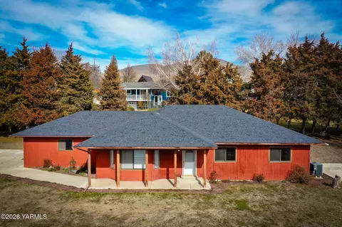 5820 Morningside Dr, Yakima, WA 98901