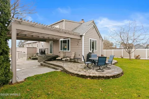4305 Marylin Dr, Yakima, WA 98908