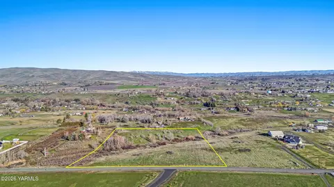 Nka Douglas Rd, Yakima, WA 98908