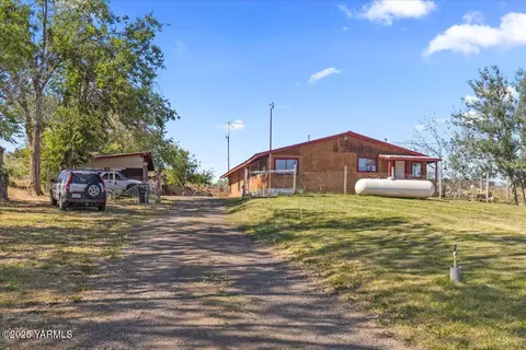 101 W Slavin Rd, Yakima, WA 98903