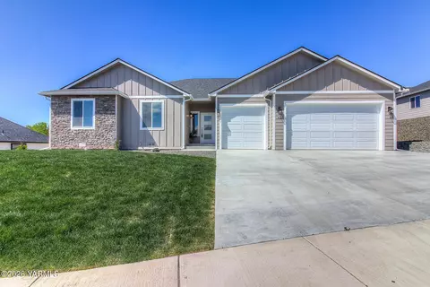 402 N 90th Ave, Yakima, WA 98908