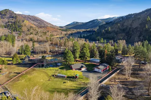 121 Rattlesnake Ln, Naches, WA 98937
