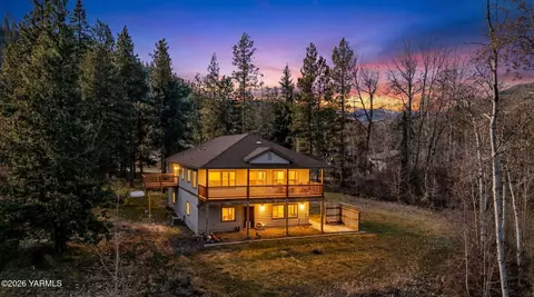 1575 Nile Rd, Naches, WA 98937