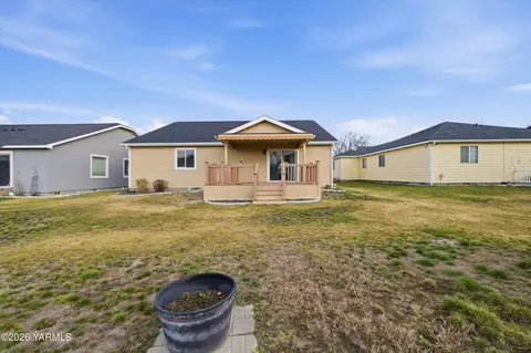 Exterior - 218 Sun Willows Blvd, Pasco, WA 99301 photo 4 of 4