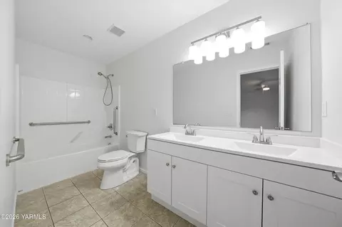 Bath - 218 Sun Willows Blvd, Pasco, WA 99301 photo 2 of 2