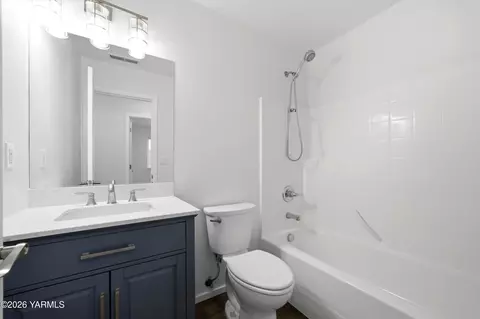 Bath - 218 Sun Willows Blvd, Pasco, WA 99301 photo 1 of 2