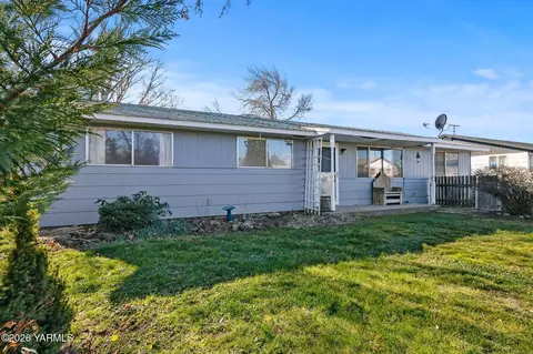 1215 Wisconsin Ave, Tieton, WA 98947