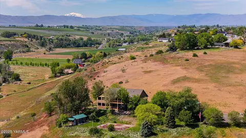 12900 Douglas Rd, Yakima, WA 98908