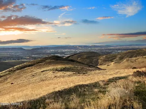 Nka Barrs Rd, Yakima, WA 98901