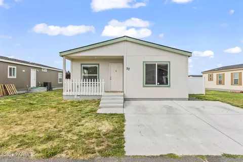 2802 S 5th Ave #17, Union Gap, WA 98903