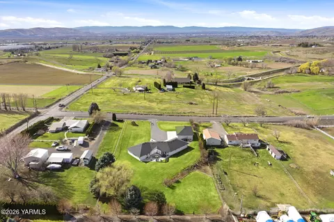 461 White Rd, Yakima, WA 98901