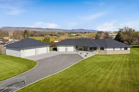 461 White Rd, Yakima, WA 98901