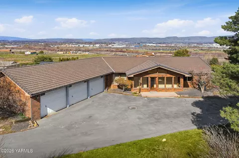 3409 Goodman Rd, Yakima, WA 98903